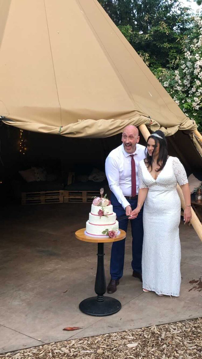 Wedding bells have been ringing for Van Ad Man...

Congratulations to Holly, our Business Sales Director/Investor, and Rod, one of our Investors, on their marriage 🎉 🧡