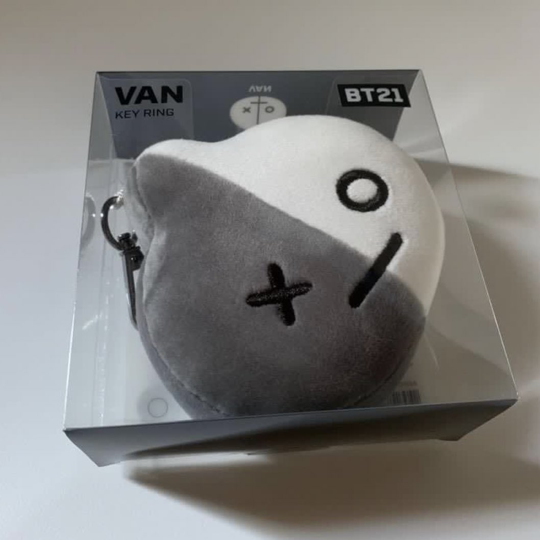 Iovsjim's tweet photo. [WTS 🇲🇾] BTS BT21 Van Official Keyring

💜Official merchandise
💜 Condition: 10/10 (never got out of box)
💜 Bought from Line Friends pop up store in Seoul, Korea 
💜 DM me!

RM50 (negotiable)

❣️ Price excluding postage 

#pasarBTS 
@pasarBTS @BTStrading_MY @BTSMarketMY https://t.co/7b7OD8pNN3