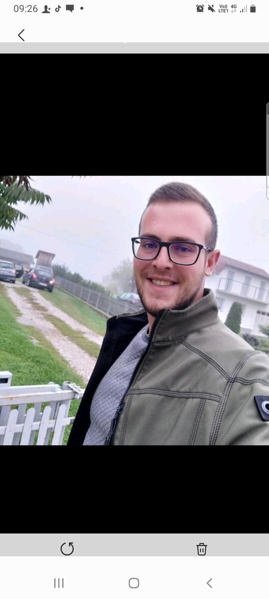 SlatkicaB's tweet photo. Jedan od top tri najljepsa decka s kojim sam spavala https://t.co/xWUVNRUWUE