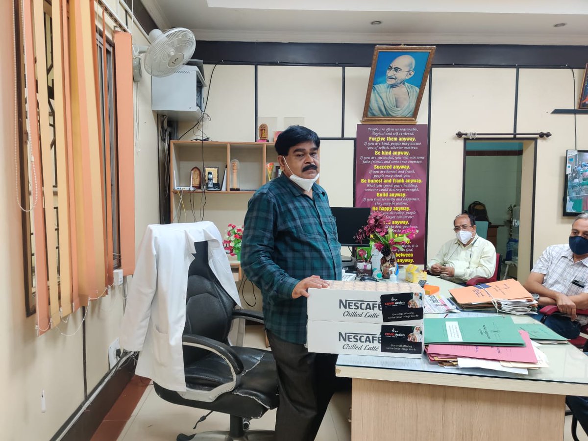 SadhguruImpact's tweet photo. Isha volunteers, committed to championing the vulnerable, have distributed over 6 lakh food packets to healthcare workers, rural communities and frontline workers across 21 cities and 10 districts in the state over the last two months.

#IshaCovidAction #BeatTheVirus https://t.co/lhWZDPyFL5