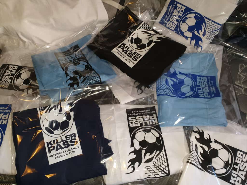 KP Giveaway #KillerPass 

If Zebras win this afternoon against Bafana Bafana we will pick 3 winners to each win KP branded tee shirt 

To Enter 
Retweet 
And make sure your following us

Comp open for 2 hours only (Closing at 1330hrs)