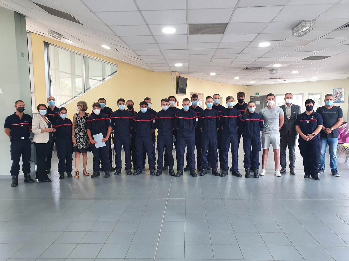 marieDL_34's tweet photo. Remise des diplômes du Bac Pro métiers de la sécurité du lycée Pompidou. 29 lauréats, 19 ont été diplômés équipiers incendie.
Félicitations à la relève ! https://t.co/zWt3KaLrlf