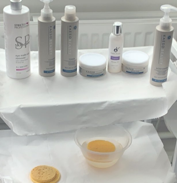 Megsphysiocouk's tweet photo. Our set up from the other day at college where we were practicing facials!🧖‍♀️ https://t.co/hiV0hpCKdo