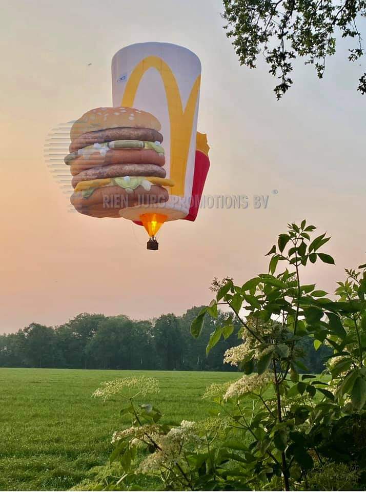 Introducing the biggest #bigmac  - a 150,000 cu.ft. #hotairballoon - built by myself and the team at Cameron Balloons. My first special shape! Pics by @RJPballonvaart @McDonalds @McDonaldsUKNews  #hotairballooning #bristol #avgeek