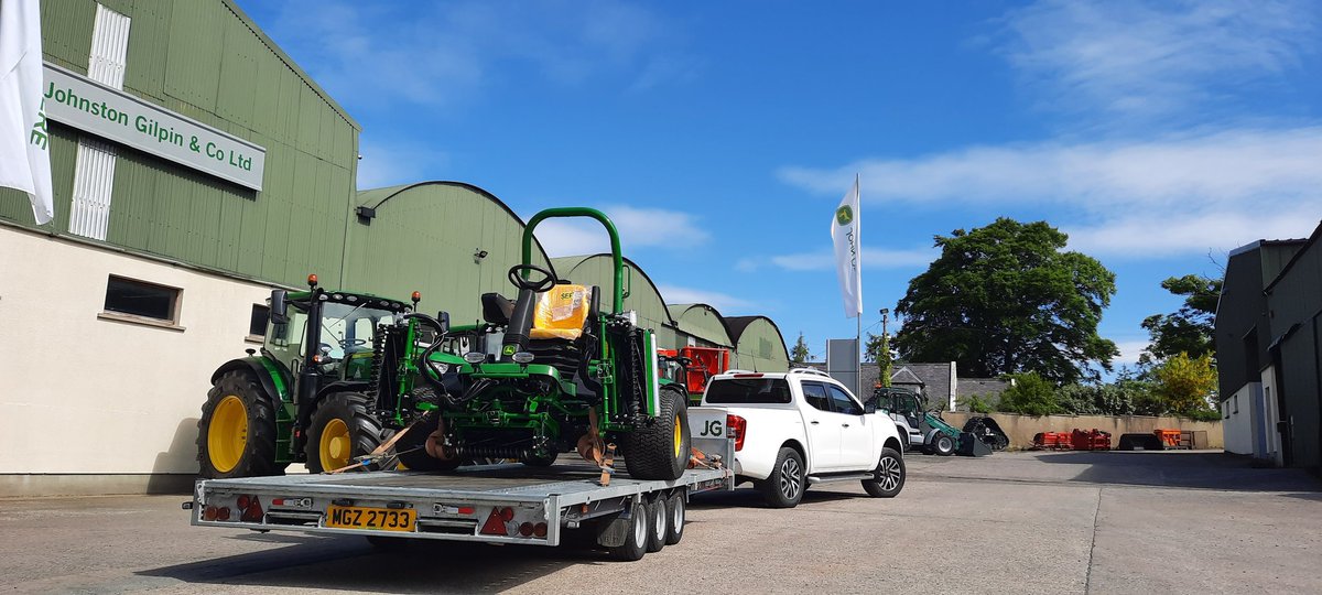 RickyNei11's tweet image. New @JohnDeere 8700A delivered recently to a local golf club. Awesome machine packed full of the latest technology. Why not call, DM or email today to discuss your mowing requirements. #professional #strengthreliability