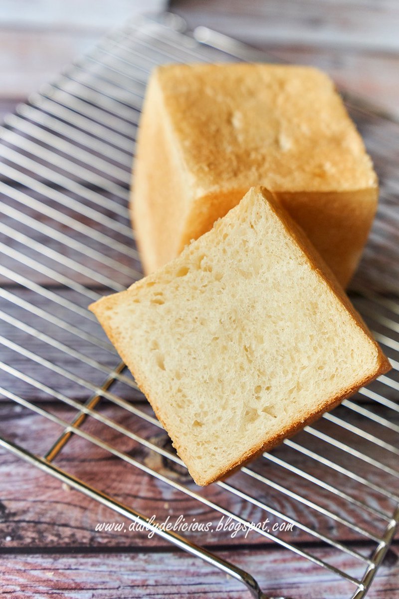 dailydelicious's tweet image. ยังคงสนุกกับการนวด 555
วันนี้เป็น ครีมโชกุปัง ที่เนื้อนุ่มๆๆๆๆ มาก 
อยากบอกว่า ทาเนย หรือแยมอร่อยมากนะเธอ

#クリーム食パン　#パン　#creambread #bread 
#ขนมปัง #โชกุปัง