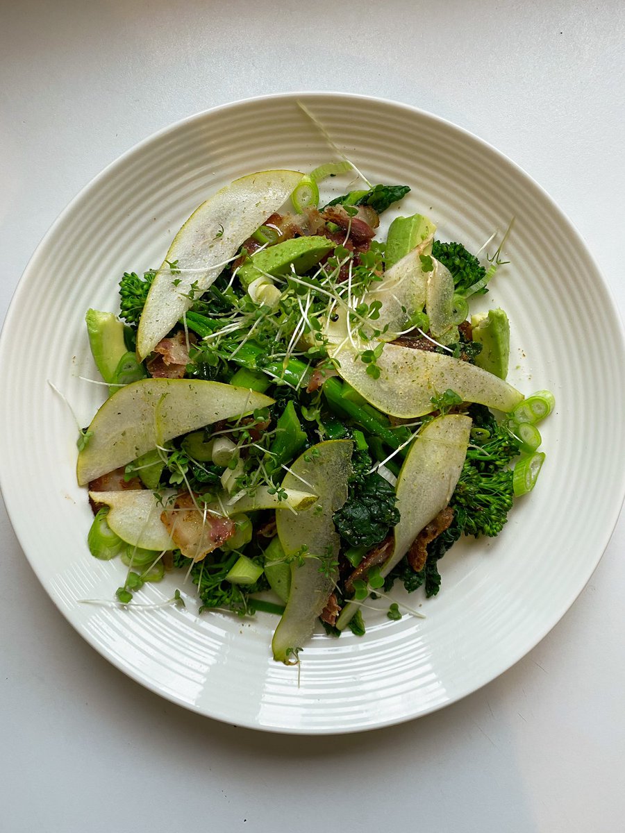 1moreingredient's tweet photo. Lunch time vibes. A whole load of sweet, salty and crunchy in your mouth. Please don’t knock this until you try. A 🍐 and 🥓 salad for the WIN. 
RECIPE 👉🏾 https://t.co/QxBDGjrwJs

#OneMoreIngredient https://t.co/xQyfZ2yJmt