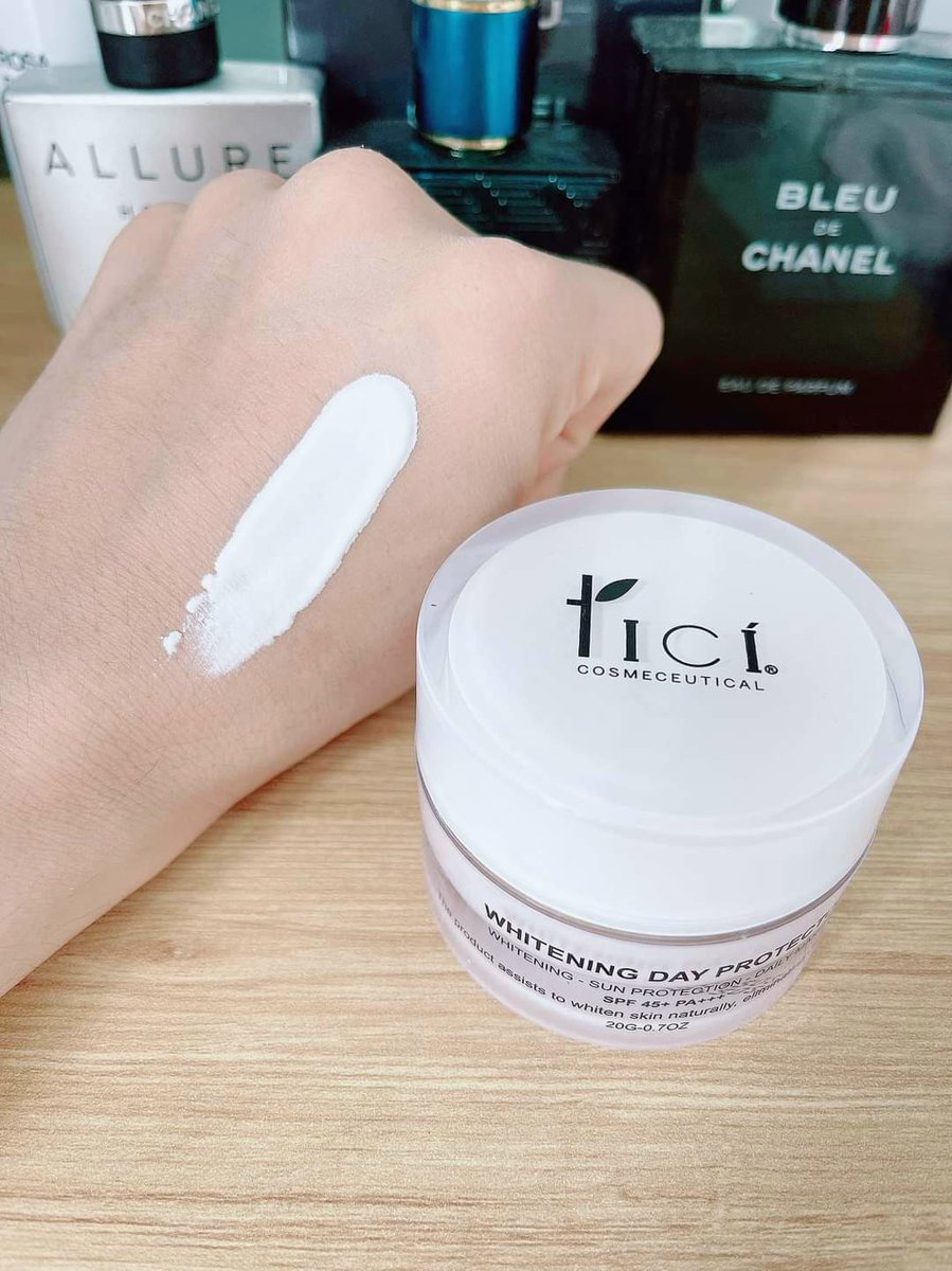 Socolaa11's tweet photo. Nếu bạn đang lựa chọn một dòng kem Face nâng tone dưỡng trắng. 
Thì Face Ngày Whitening Day Protector sẽ là lựa chọn tuyệt vời đấy 😍
#Duocmyphamtici #duongtrang #chongnang https://t.co/a2kXRyXumM