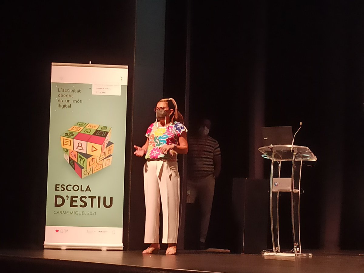 latinkay's tweet photo. @lindacq parlant de l'ACAD Toolkit a l'Escola d'Estiu Carme Miquel 2021 https://t.co/jRiyXP6bEi