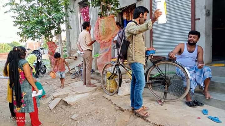 Jan_Swasthya's tweet photo. बीते दिन भारत की क्रांतिकारी मज़दूर पार्टी द्वारा ग्रेटर नोएडा के कुलेसरा में जन स्वास्थ्य अधिकार मुहिम चलाया गया। https://t.co/JxaUDOF1rU