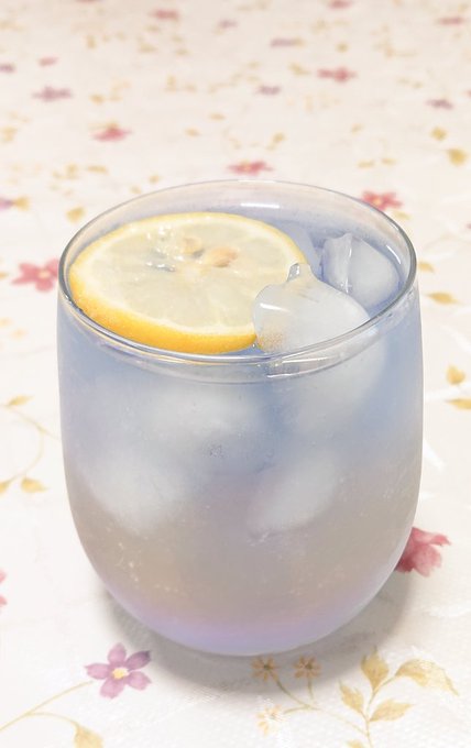 暑くて喉カラッカラだから無限に飲んでる 