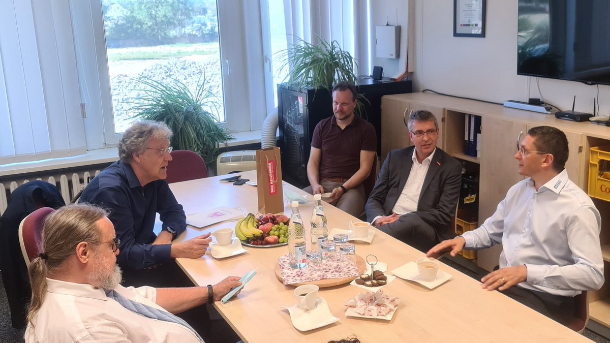 HWK Potsdam (@hwk_potsdam) on Twitter photo #Handwerk und #UmweltpartnerschaftBrandenburg. Heute trat der #Meisterbetrieb des #Gebäudereiniger-Handwerks, die 2M-Gruppe aus Potsdam der Umweltpartnerschaft bei. Axel Steffen vom <a href="/MLUKBrandenburg/">MLUK Brandenburg</a> lobte das Vorzeigebeispiel aus dem Handwerk. #Klimaschutz #Handwerk und #UmweltpartnerschaftBrandenburg. Heute trat der #Meisterbetrieb des #Gebäudereiniger-Handwerks, die 2M-Gruppe aus Potsdam der Umweltpartnerschaft bei. Axel Steffen vom <a href="/MLUKBrandenburg/">MLUK Brandenburg</a> lobte das Vorzeigebeispiel aus dem Handwerk. #Klimaschutz