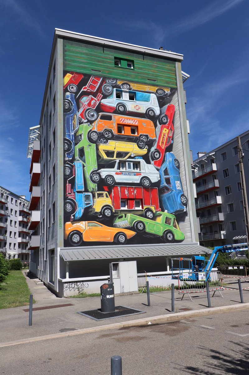 ‘Re-Collection’  my latest mural @GStreetartfest Grenoble France, photos before and after #streetart #3Dstreetart #mural #grenoblestreetart