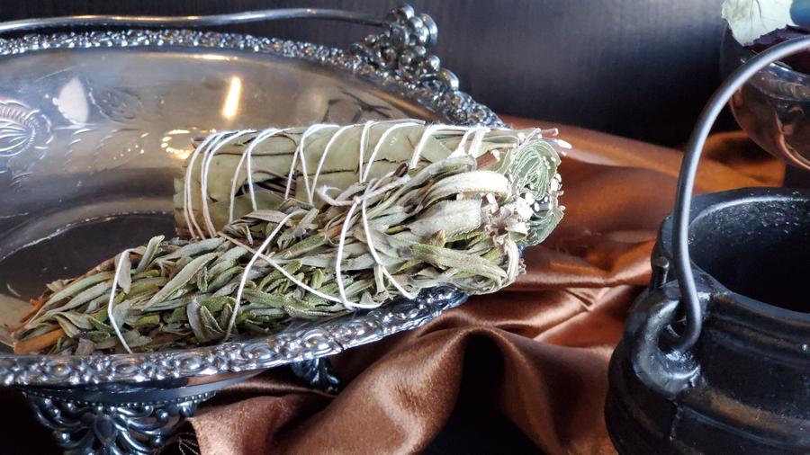 Spooky_Chic's tweet photo. 🕯 A little something to burn for whatever you may need! 🌙 Available in the shop now, and linked down below! https://t.co/hkpD1hkRpQ