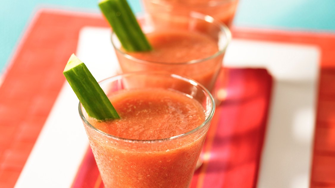 блади мэри коктейль. коктейль текила сангрита. коктейль утренняя радость. сангрита, текила, сок лайма. кровавая мэри с сельдереем коктейль.