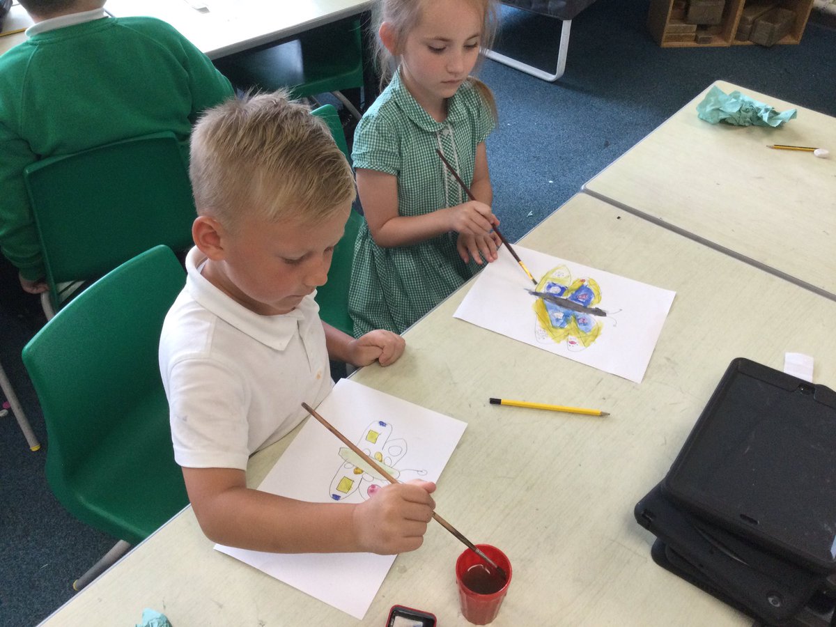 CaldiPrimary's tweet image. The new year 2’s have been experimenting with watercolours this afternoon #discoveringwhatispossible
