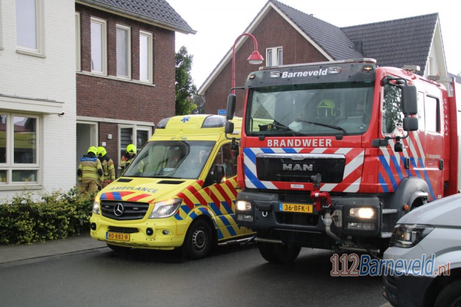 Bewoner ademt rook in tijdens blussen keukenbrand aan de Buru in #Barneveld. 112Barneveld.