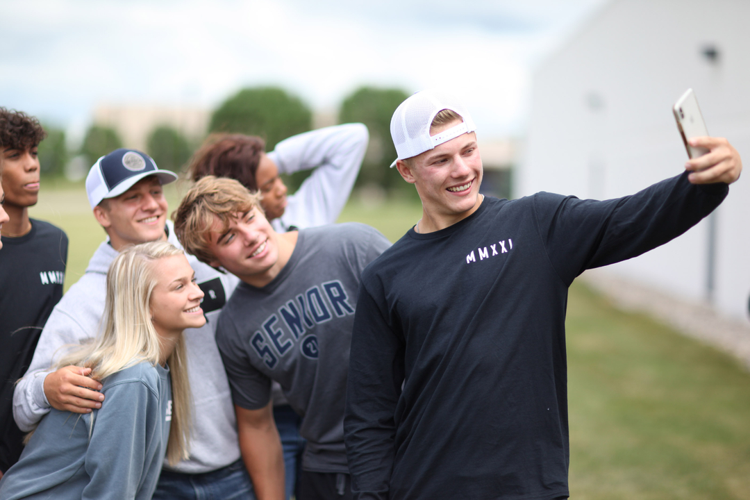 oimaginationllc's tweet photo. Class of 2022: If you're ready to order your #SeniorSwag so you can start showing it off, send us a message! We have plenty of items and apparel for you to choose from with a huge variety of styles, colors, and designs for each! https://t.co/ADkvyp4HYC