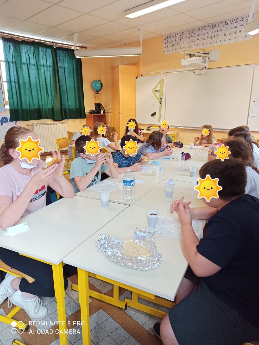 C'est sur un moment de convivialité et de partage d'émotions et souvenirs que nous nous sommes quittés.
Bonnes vacances à tous et merci encore pour ces beaux moments.
Maîtresse Méghann.