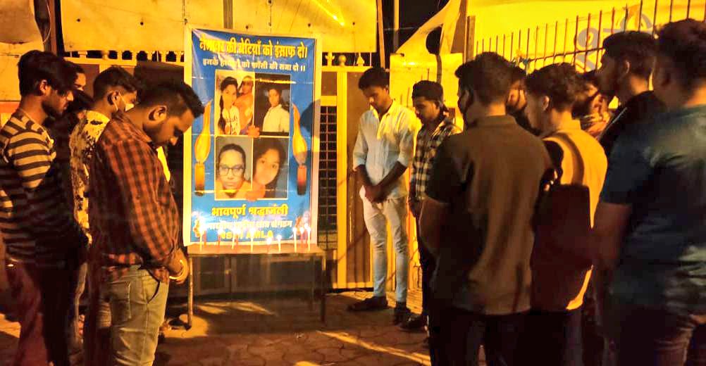 NSUIMP's tweet photo. आज आमला में NSUI द्वारा ब्लॉक अध्यक्ष मनीष नागले एवं अन्य साथियों ने नेमावर जघन्य हत्याकांड में मृत लोगों को ��ैंडल जलाकर,मौन धारण कर श्रद्धांजलि अर्पित की। व सरकार से मांग की कि दोषियों को फांसी की सजा दी जाएं और सीबीआई जांच की जाएं। https://t.co/MAHkkL3Hq9