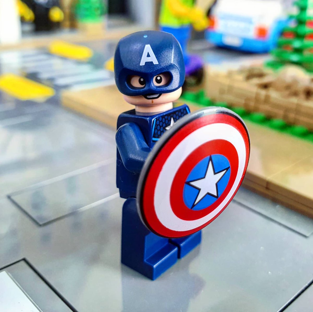 CreativeBrickB's tweet photo. LEGO minifig Captain America from LEGO Marvel Avengers Magazine issue 6.

#lego #minifigure #minifig #legoset #legodesign #legocreator #legobrick #legobricks #legomagazine #legominifig #legominifigure #marvel #avengers #captainamerica #thor #legothor #legoavengers https://t.co/GfeuXwRtMe