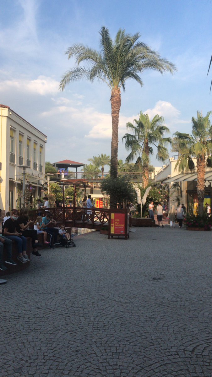 Forum Bornova sessiz ve sakin