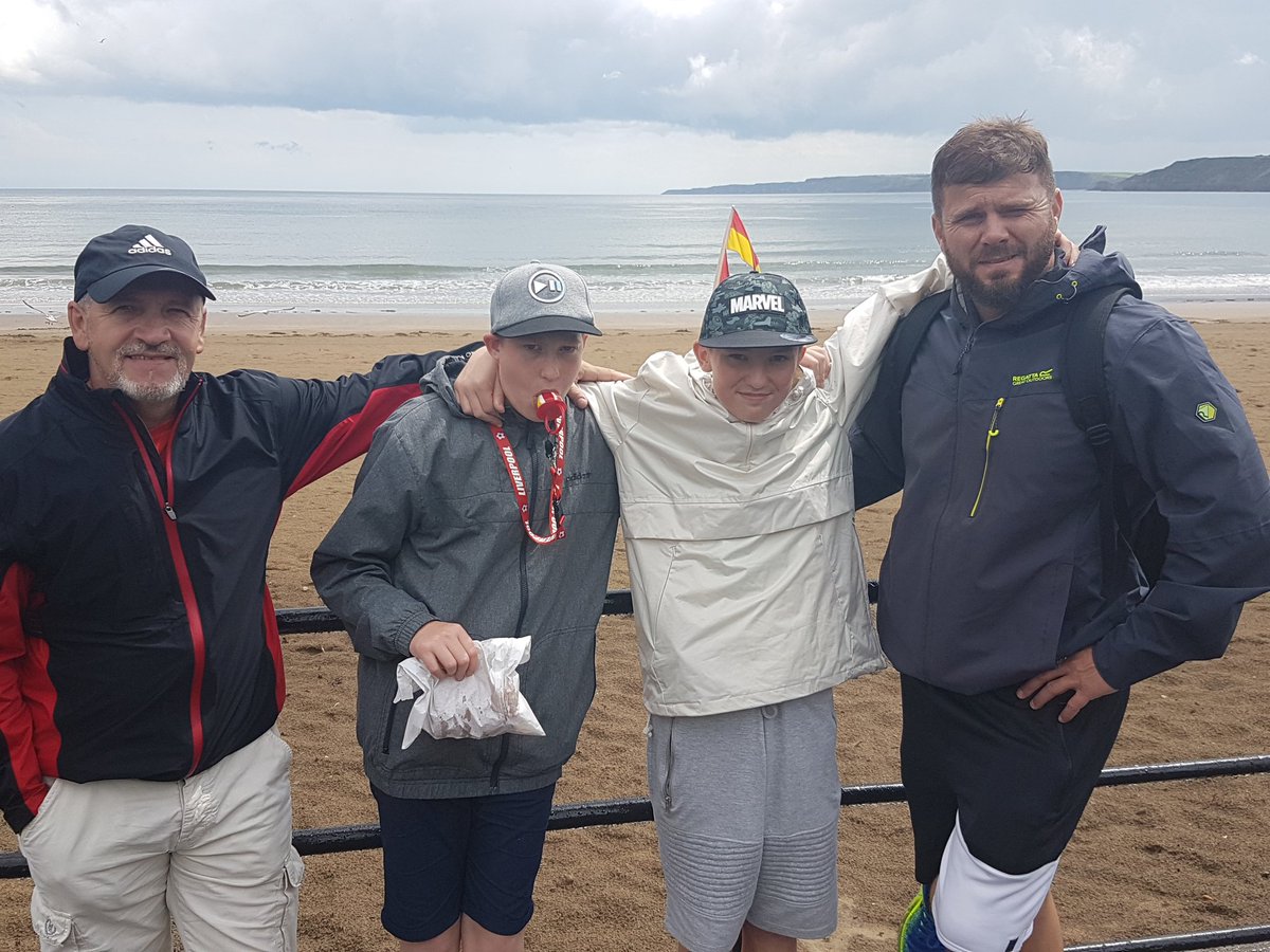 Hollyhouse45's tweet image. A typical day at the seaside. Rain, sunshine, donuts, amusements, shops, cream teas, ice creams, footy &amp;amp; lots of memories made 😍
#connect #positiveexperiences
