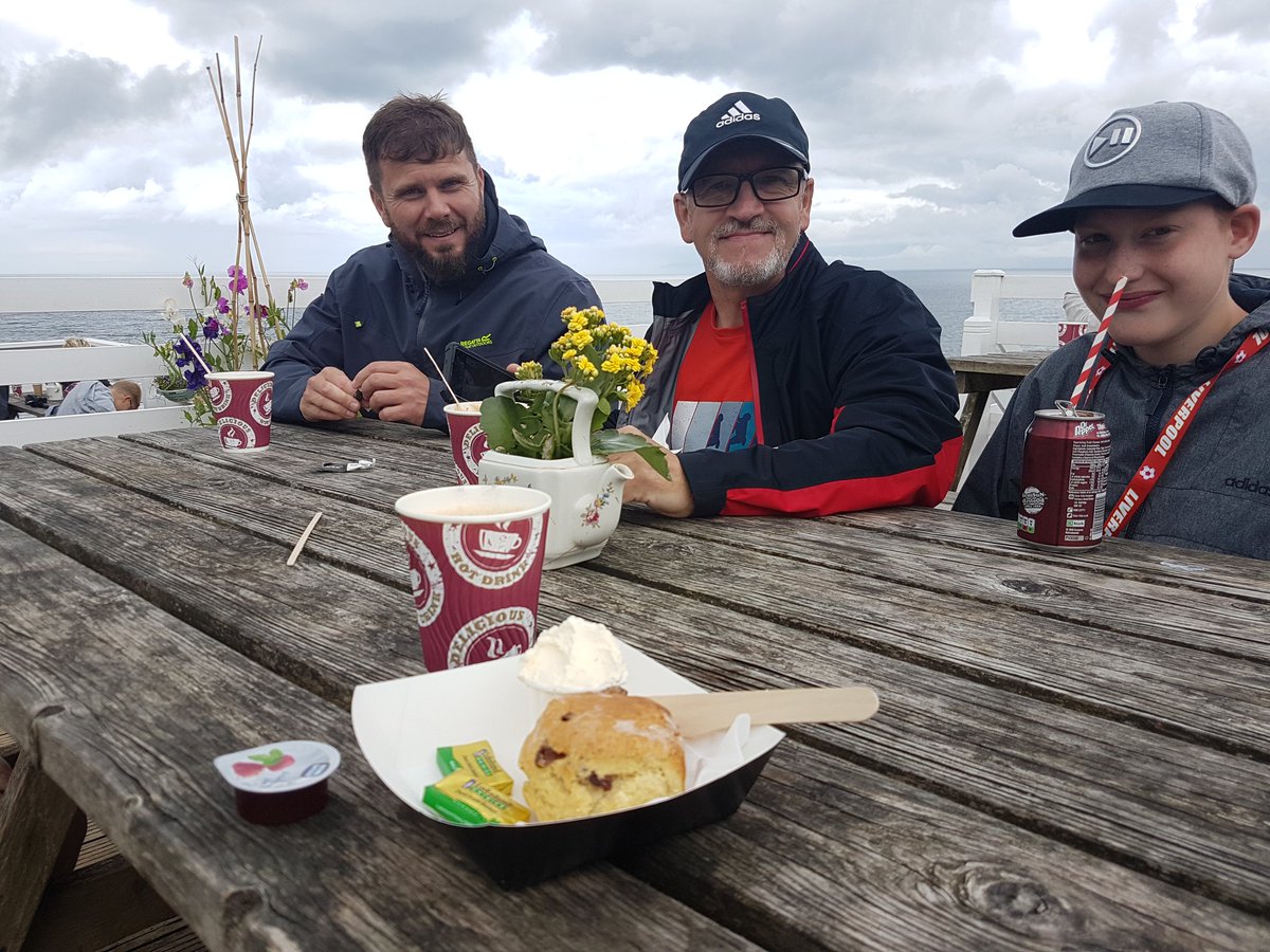 Hollyhouse45's tweet image. A typical day at the seaside. Rain, sunshine, donuts, amusements, shops, cream teas, ice creams, footy &amp;amp; lots of memories made 😍
#connect #positiveexperiences