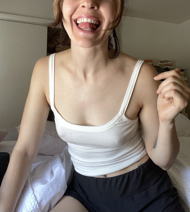 Summer outfit check! https://t.co/8QKuxUyBOv