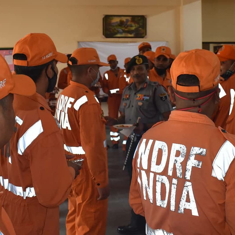 InaDefence's tweet photo. Lt Gen PC Nair, AVSM, YSM, DG Assam Rifles paid his visit to 13 Bn NDRF at Ladhowal, Ludhiana. The DG was briefed by Shri MK Yadav,DIG (Trg) HQ NDRF & Comdt 13 NDRF on the training and op preparedness of the battalion.
🇮🇳🇮🇳🇮🇳
. . .
#paramilitary #indianparamilitaryforces https://t.co/v6aTCCrOcF