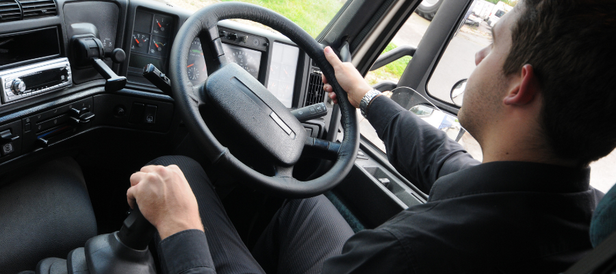 MHandling_Hub's tweet photo. The logistics industry in urgent need of HGV drivers. Logistics UK is urging the government to make HGV drivers training part of courses funded through the National Skills Fund. Would the government help them?  
https://t.co/7xlig1MEHi
#logistics #HGVdriver #UK #SupplyChain https://t.co/WxGFWAyBCe