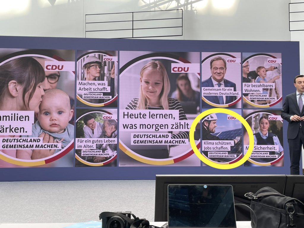 "Klima schützen Jobs schaffen" sagt die Partei, die uns seit 2 Jahren vorhält man könne wegen der Jobs keinen Klimaschutz machen – und zeitgleich zugunsten der Kohle zehntausende Erneuerbare-Jobs an die Wand fährt.
Wäre es nicht so verlogen, würde ich denken man hat uns zugehört.