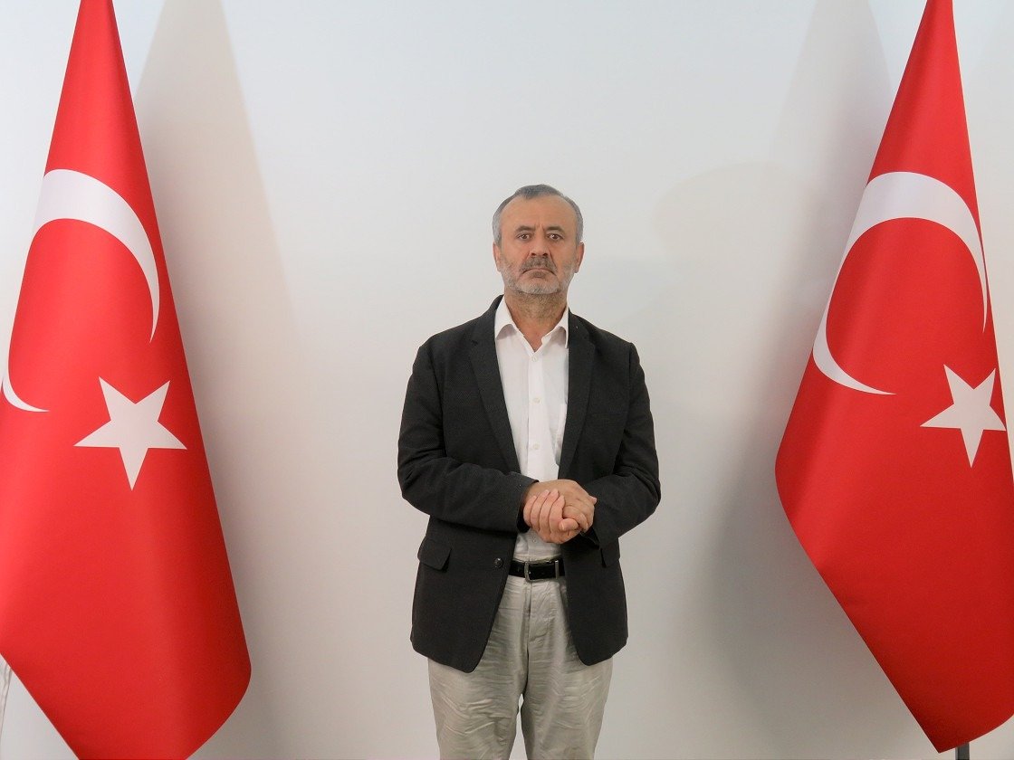 35 gün boyunca eşimi aradım. Konuşmadığım kimse kalmadı. Bana hep eşimin Kırgızistan’da olduğu ümidi verildi. Ben gerçekten Kırgız devletine güvendim. Bana söylenilen her şeye inandım. Sonucun böyle olması bizim için çok büyük bir hayal kırıklığı. 

#ErdoganKidnappedEducator