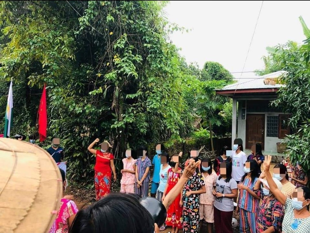 Residents  in #KadatGyi village, #LaungLone Township marched in protest against the dictator to defy military rules. 

#July6Coup
#DreadfulCovidAmidMilitaryCoup
#WhatsHappeningInMyanmar