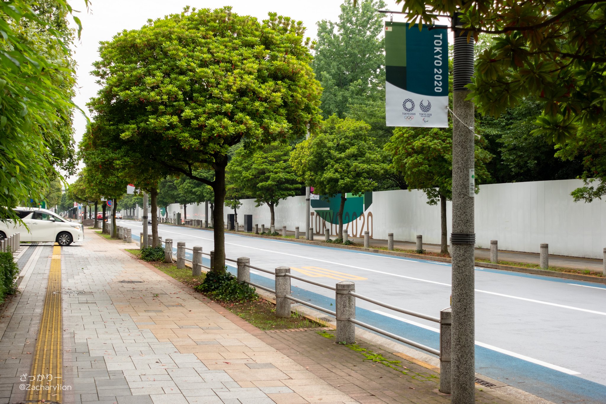 ざっかりー 完全封鎖状態のお台場海浜公園沿いの白い壁にもtokyo の装飾が出たり 街灯のところどころに垂れ幕がついたり ただまぁ 外から隔離してるので異様さの方が勝る印象 虹ヶ咲めぐり お台場めぐり ざっかりー 完全封鎖状態のお台場海浜公園沿いの白い壁にもtokyo の装飾が出たり 街灯のところどころに垂れ幕がついたり ただまぁ 外から隔離してるので異様さの方が勝る印象 虹ヶ咲めぐり お台場めぐり