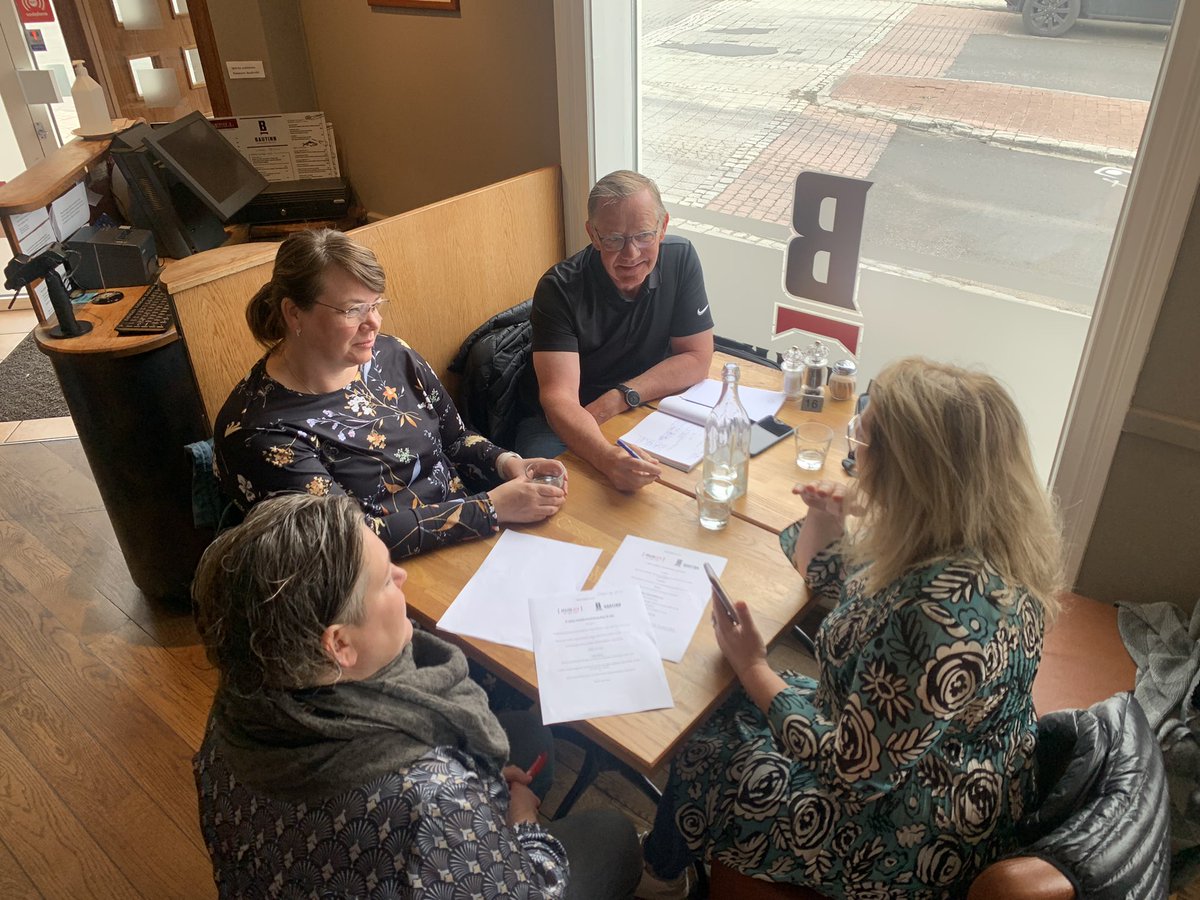 Þetta fólk lætur sumarið ekki trufla skipulag námstefnu! #skólastjórnun #námstefnaSÍ2021