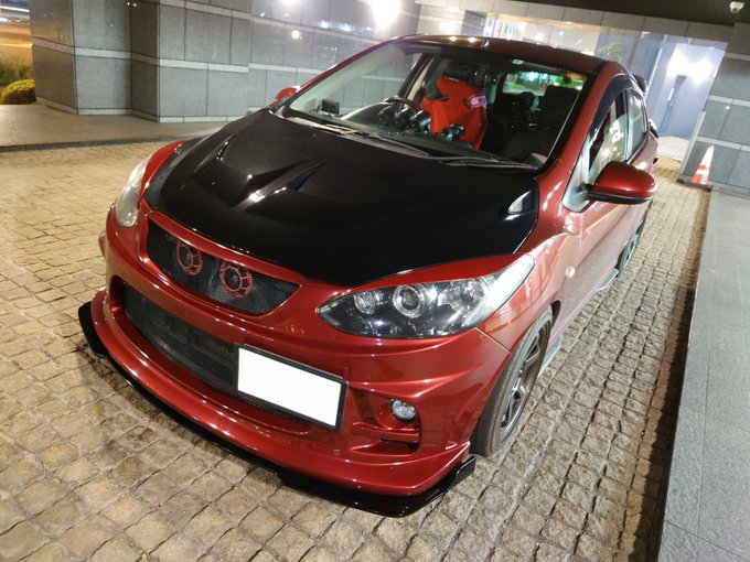 フロントリップ完成したー!やったー!
326POWERさんのリップを短縮加工とサイドフィンをパテで形状変更して
ジェットブラックマイカで塗装!
なかなか根気のいる作業だったぜい… 