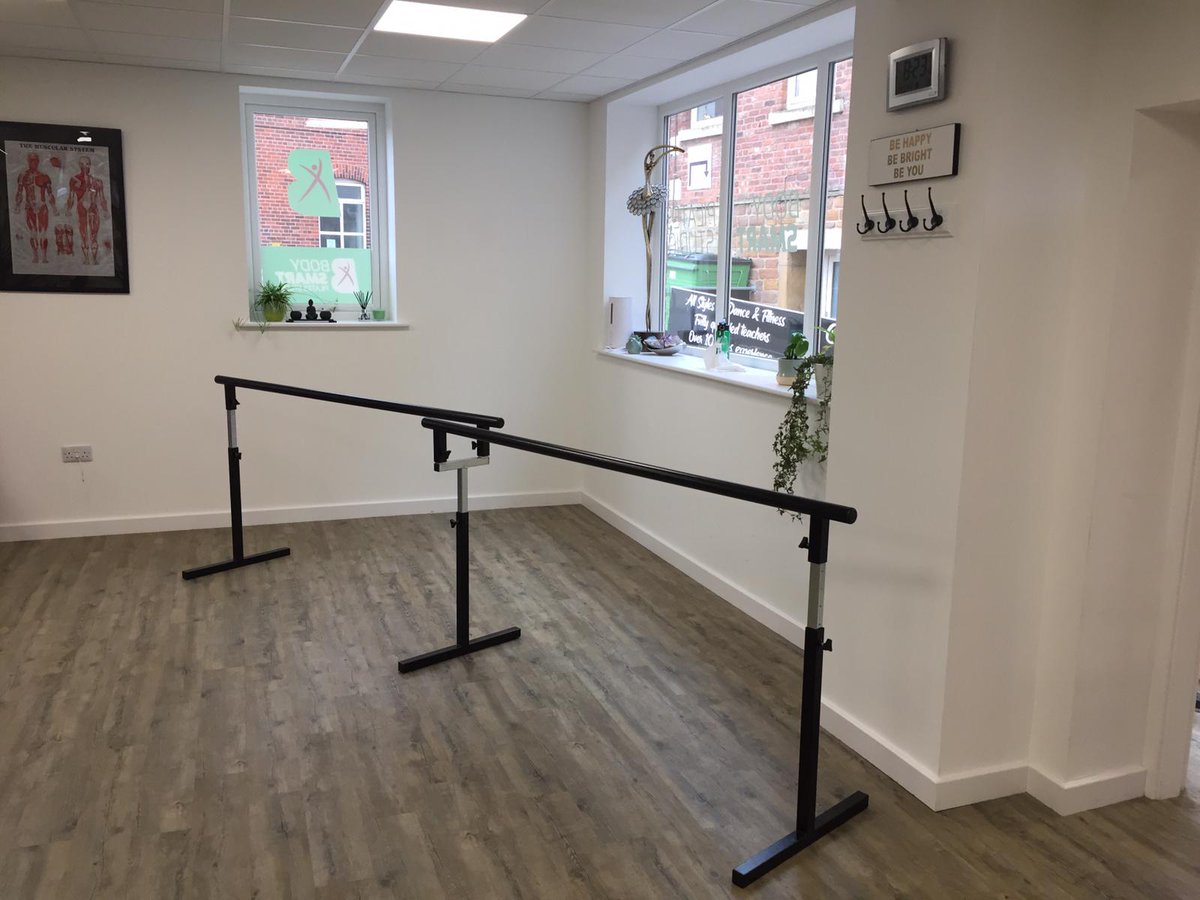 Bbodysmart's tweet photo. Improved posture, muscle definition, weight loss, increased flexibility, and reduced stress... how's that for some benefits?😆

Taught by Dancing professionals, our Barre classes are the perfect workout to have a lot of fun with!  🤩

Sign up today! 
 https://t.co/TKPslEgEiL https://t.co/jKy4xikkTZ