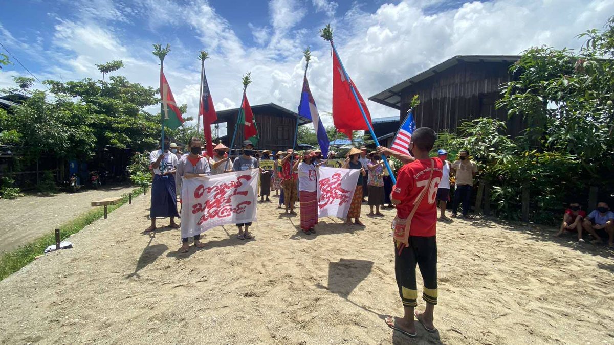 Myanmar_Now_Eng's tweet photo. Residents of Tamakhan Myothit in Hpakant Township, Kachin State, continued their protest against Myanmar's military junta this morning (Jul 6). 

Photos: CJ

#WhatsHappeningInMyanmar https://t.co/15Qpivl9A4