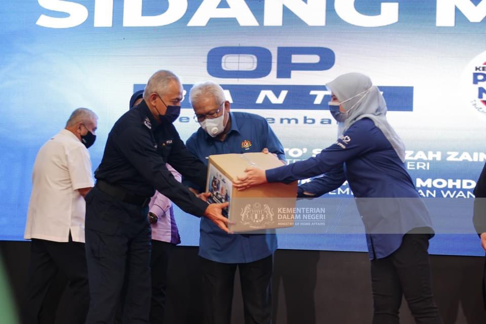 Pelancaran Op Bantu oleh Menteri Dalam Negeri &amp; Menteri <a href="/KPWKM/">KPWKM</a>. Ia merupakan inisiatif bagi memberikan bantuan segera kepada mana-mana individu yang terputus bekalan makanan di seluruh negara dengan bantuan agensi  PDRM, RELA &amp; JKM #OPBANTU