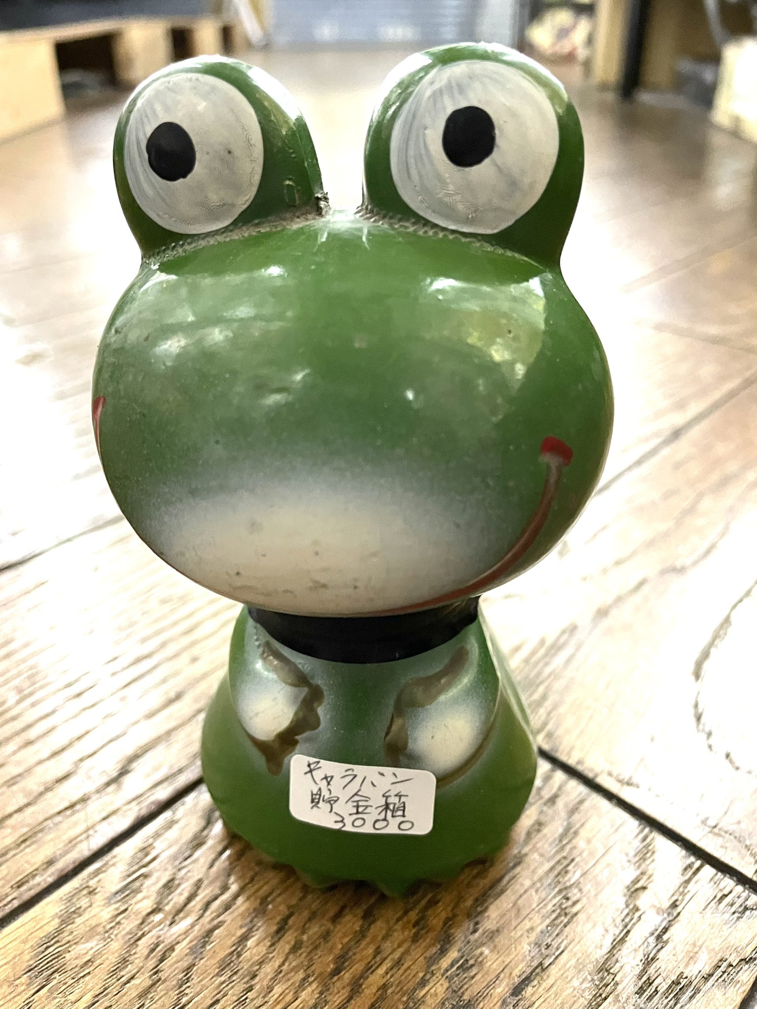 アンティーク中野 キャラバンさんも搬入していただきました こちらも昭和感が抜群です カエル貯金箱 1964東京五輪 灰皿 アニメハンカチ 釣りキチ三平 がんばれ元気 新巨人の星 カリメロ セクシー猫 昭和レトロ アンティーク中野