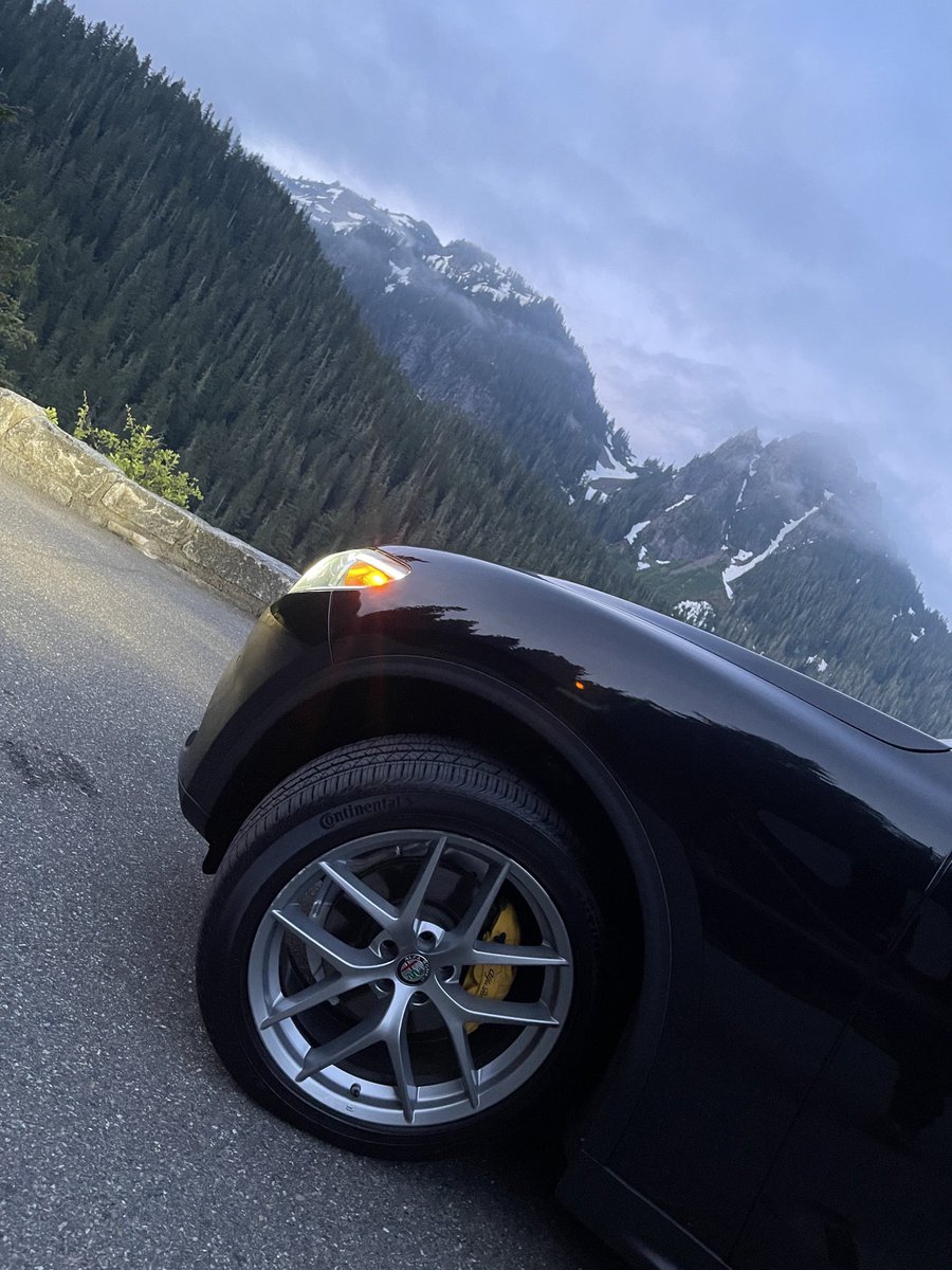 From atop <a href="/mtrainier/">Mount Rainier</a> . Had an amazing hike and there are more beautiful pictures to come!
#mtrainier #pnw #pnwwonderland #washington #sunrise #photography