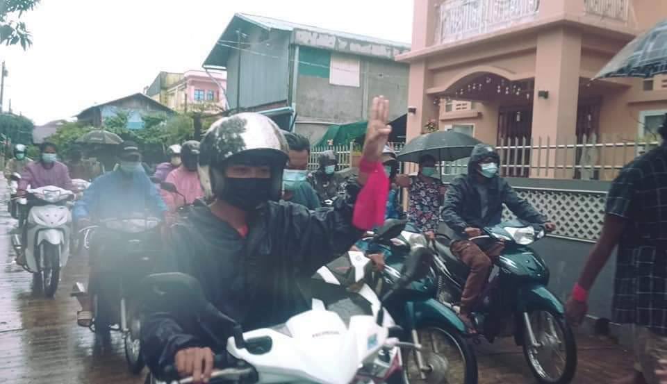 In #Dawei, the Coalition &amp; Youths Strike marched with all UNRELENTING &amp; COURAGEOUS protesters to protest against the military rule. #July6Coup #DreadfulCovidAmidMilitaryCoup #WhatsHappeningInMyanmar