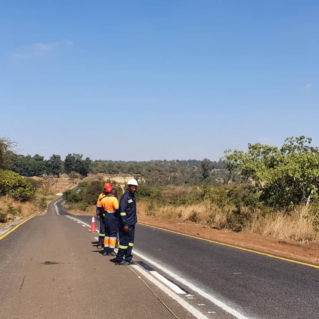 GondaiMutongi's tweet photo. After the local authorities neglected their role to repair roads, Government stepped in to rehabilitate the roads.
This is Pangula road, the Chikurubi Prison Access Road constructed by Bitumen and fully funded by ZINARA. https://t.co/eVm8DdW35d