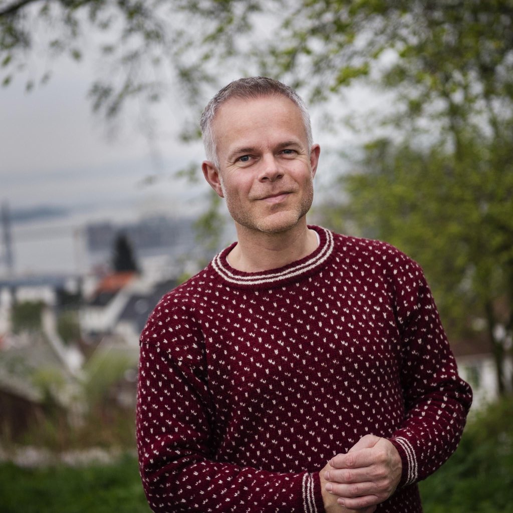 bjornsonfest's tweet photo. Tore Renberg feira i 2020 25 år som forfattar og har fått den best tenkelege feiringa med braksuksess for romanen "Tollak til Ingeborg".
I Molde samtaler han med forfattar og programleiar Vidar Kvalshaug. Torsdag 9. september. https://t.co/iHU43sXFmb