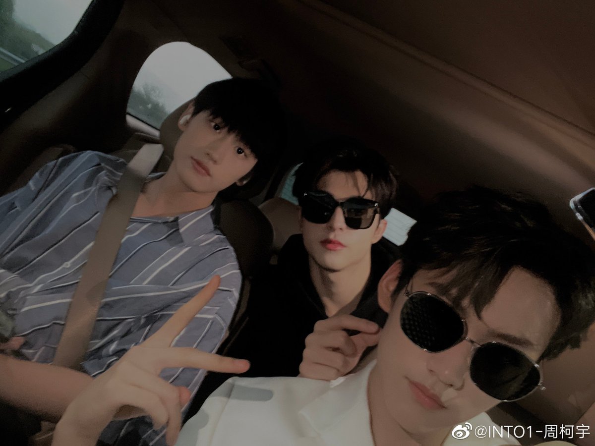 KEPAT_TH's tweet photo. 《💟 #เคอแพทweiboupdate 🍉🍑》

Weibo​ : INTO1-周柯宇
📎https://t.co/ml5t1wGQcb

🍉 : ออนไลน์อยู่ครับ

//วันที่ 6 มันมีอะไรครับลูก 🙊🙉

⚠️ขอความ​ร่วมมือ​ชาวเรือคอมเมนท์ในโซเชียวน้องๆ​อย่างสุภาพ​และไม่ชิปจนเกินขอบเขต​น���คะ​ ตรงนี้สำคัญมาก https://t.co/GiE77yz5Oz