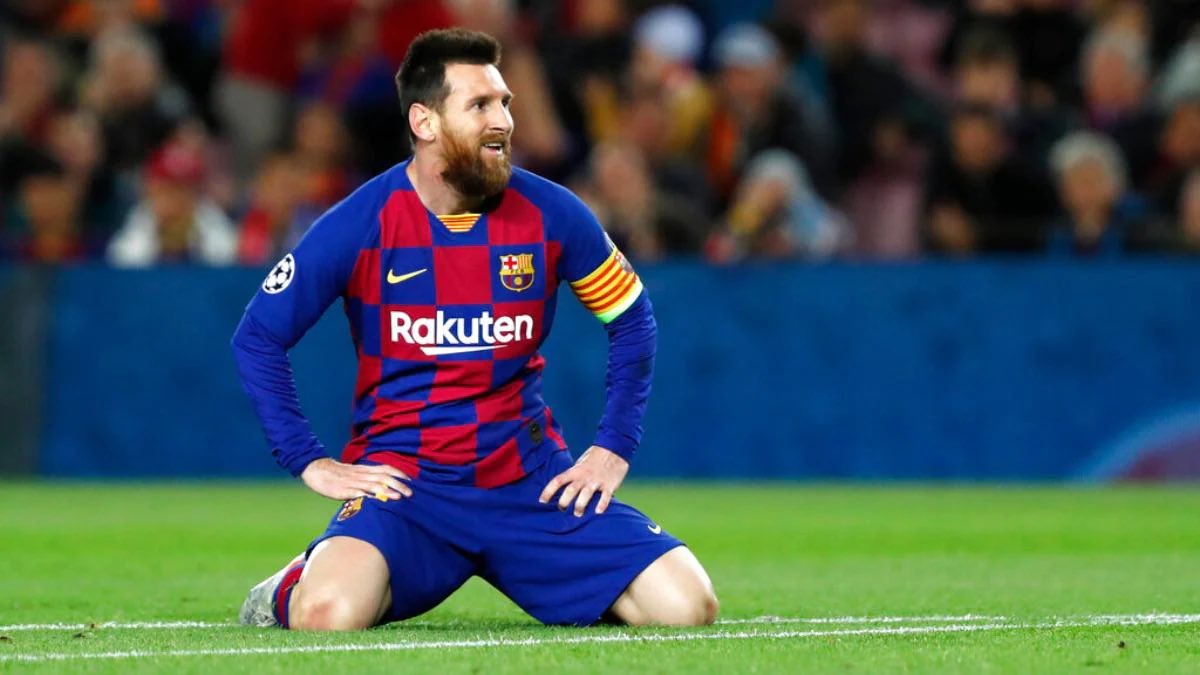BREAKING: Barcelona are unable to register any of their summer signings which includes Aguero and Depay amid a wage bill crisis. 

They are €1bn in debt and 40% over their La Liga wage cap.

It also means Messi is unable to sign a new contract, which leaves him as a free agent.