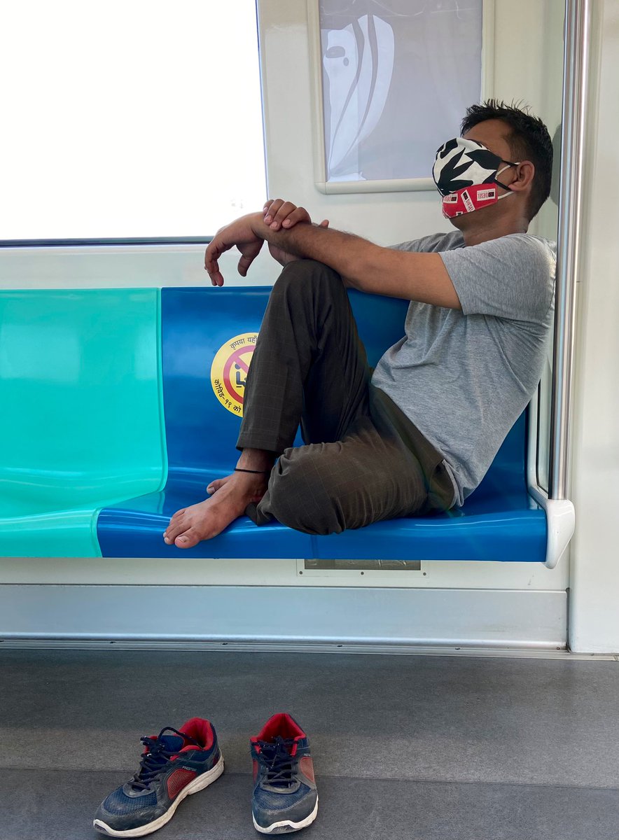 JatinPaul's tweet image. Best way to use 2 single #Masks or worst way of #DoubleMasking 🤔?