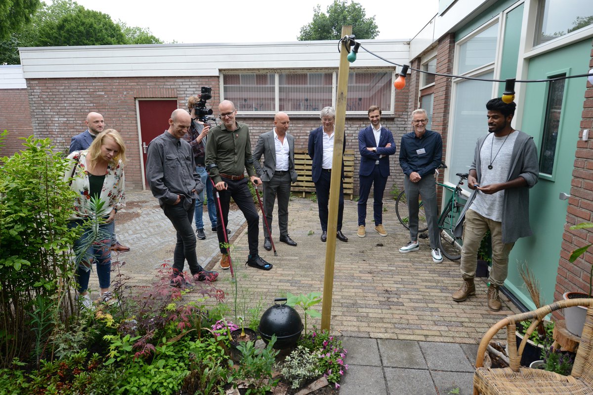 Feest! Wethouder @MaartenOoijen opende gister het gemengd wonen project Nijevelt in de Meern. Hier wonen huurders, die uitstromen vanuit de maatschappelijke opvang samen met huurders die optreden als goede buur. In samenwerking met @GroenWestwonen.