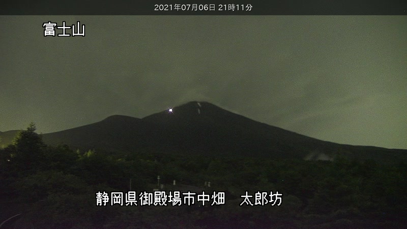 富士山情報 今夜の富士山 見えていますがかなり雲の多い状況です 太郎坊ライブカメラ T Co Ppbrle3qej T Co Peejyj1n6o Twitter